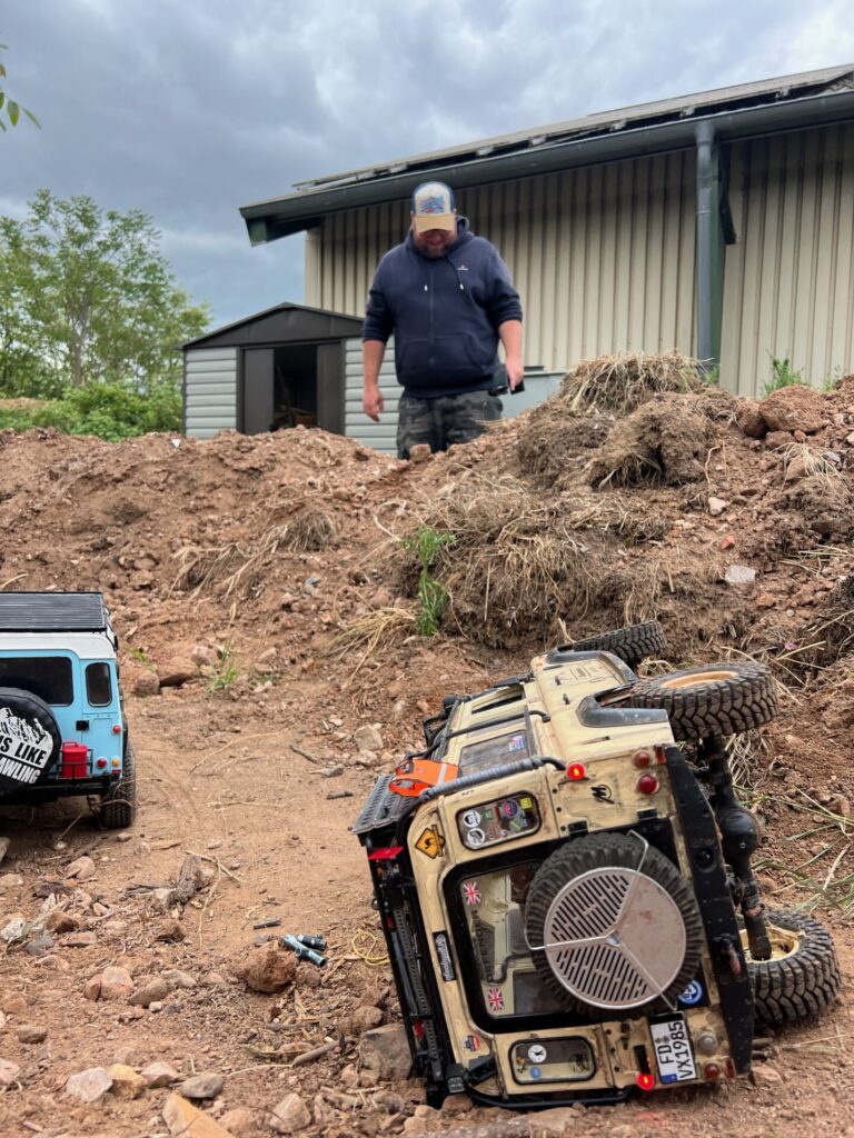 🇩🇪 Zu Besuch beim ESV Bischofsheim – Realscaler-Style 12 Defender auf der Seite liegend rc scale